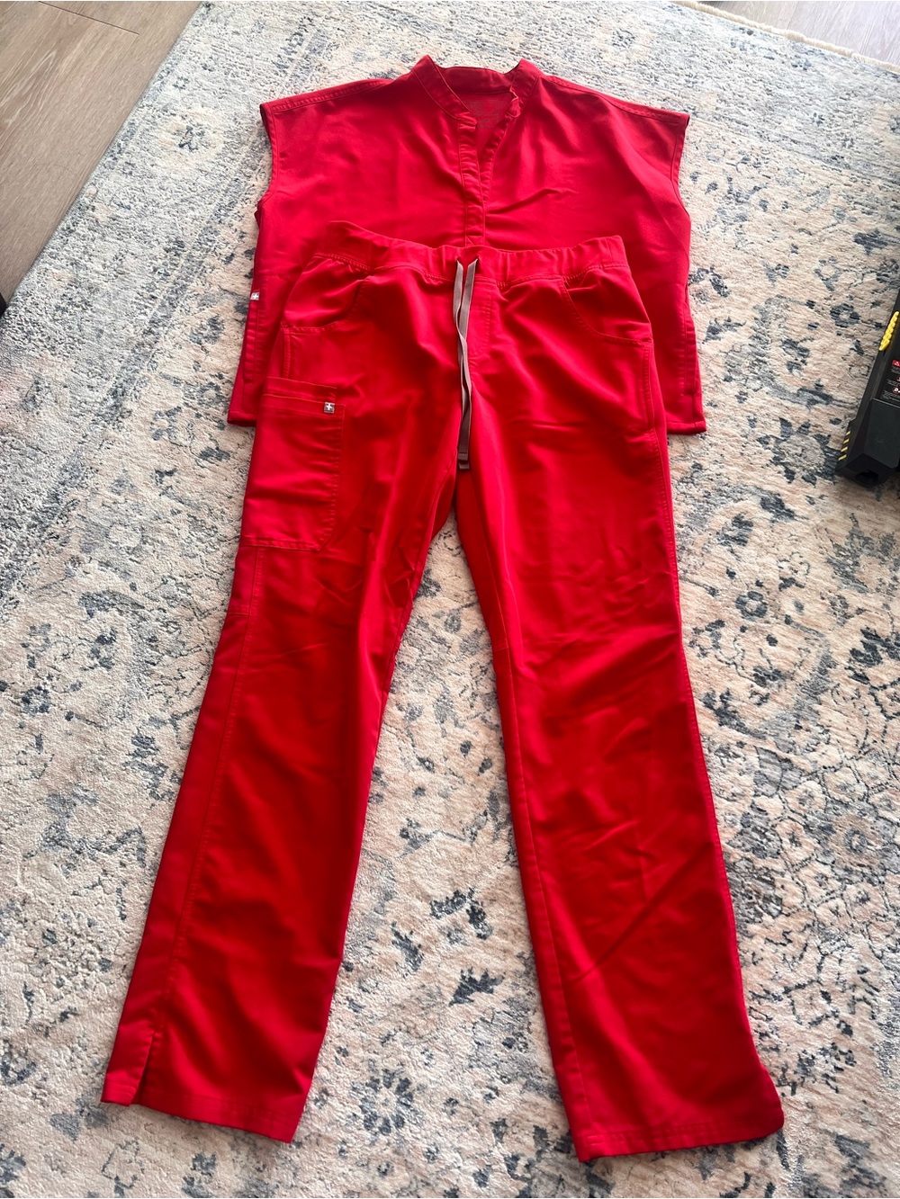 Women’s Figs Set: “Rafaela” scrub top and “Kade” scrub pants